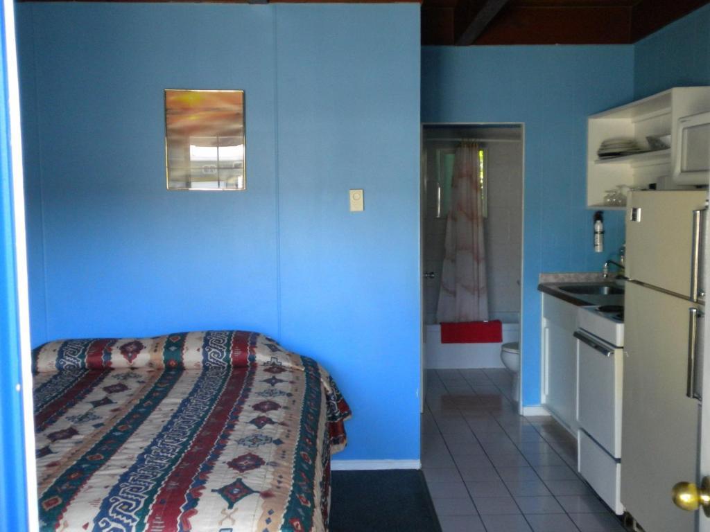Holiday House Motel Пентіктон Номер фото