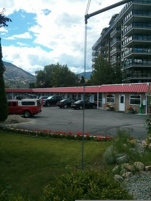 Holiday House Motel Пентіктон Екстер'єр фото