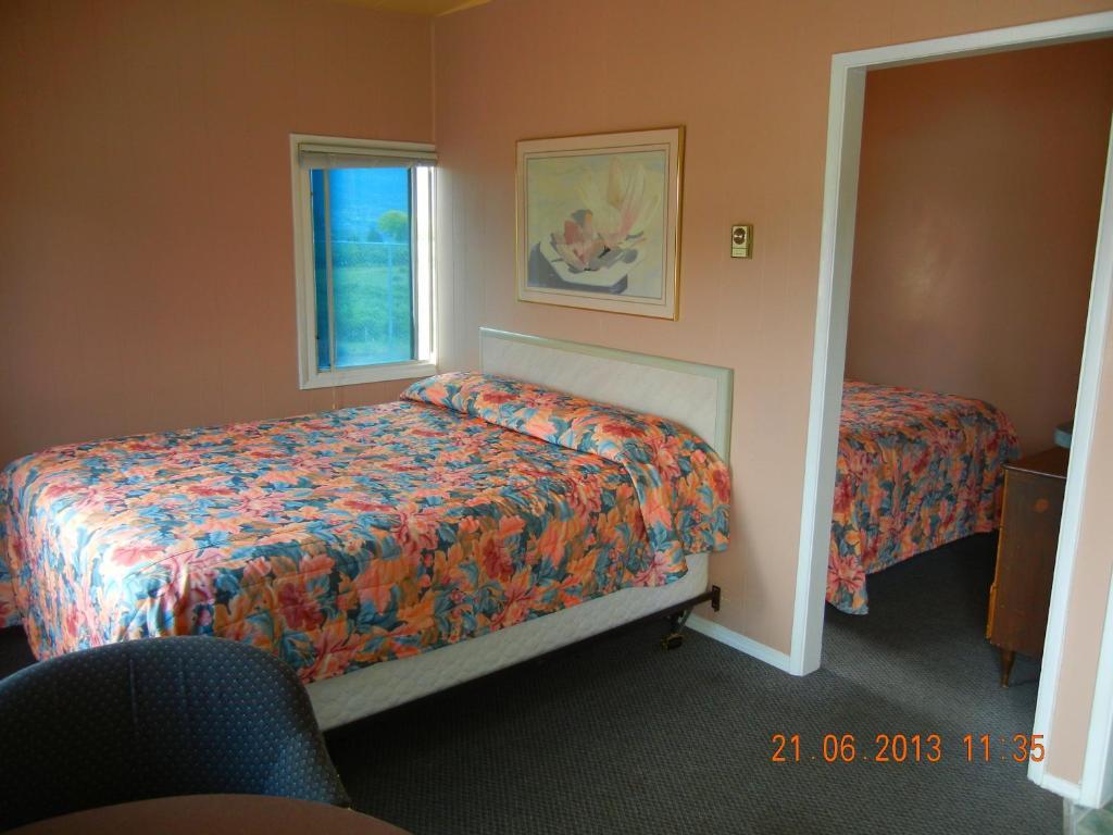 Holiday House Motel Пентіктон Номер фото
