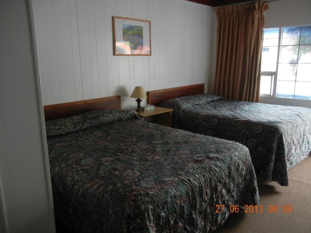 Holiday House Motel Пентіктон Номер фото
