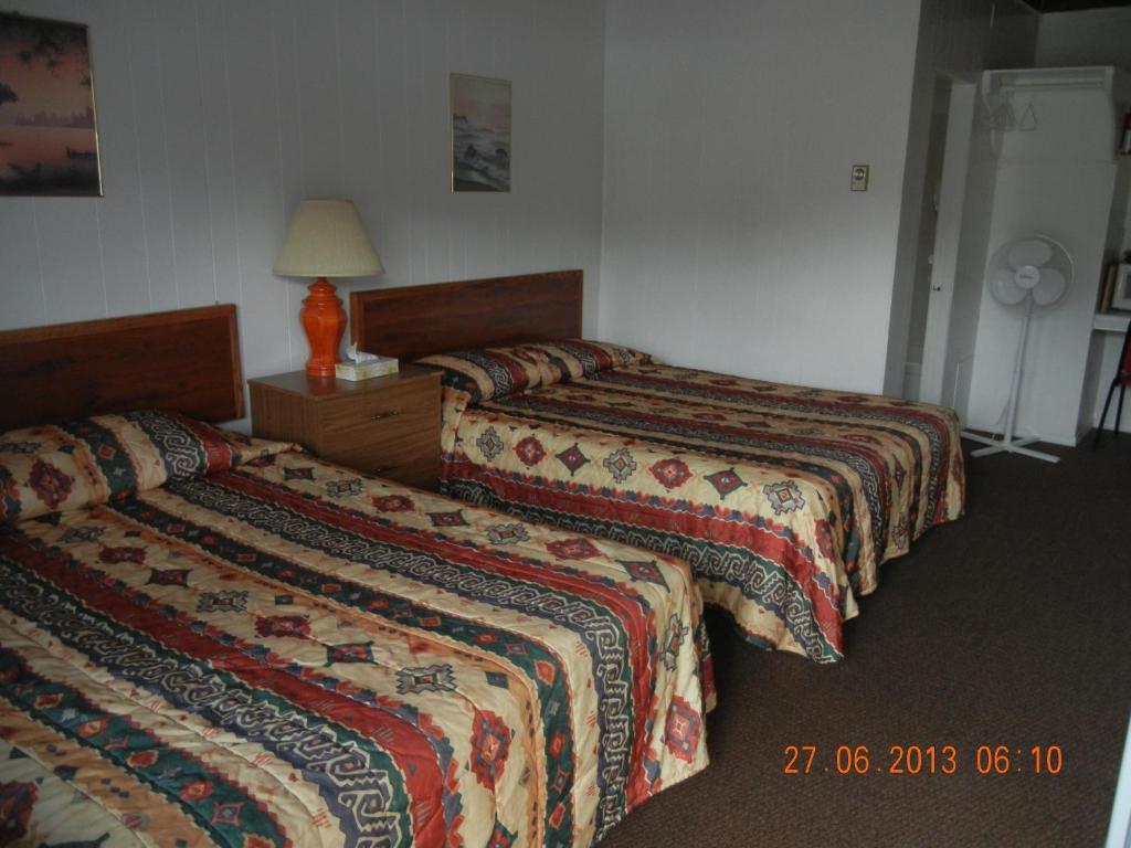 Holiday House Motel Пентіктон Номер фото