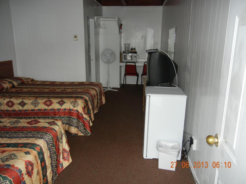 Holiday House Motel Пентіктон Номер фото