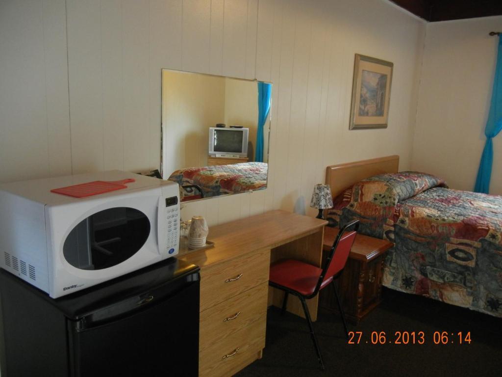 Holiday House Motel Пентіктон Номер фото